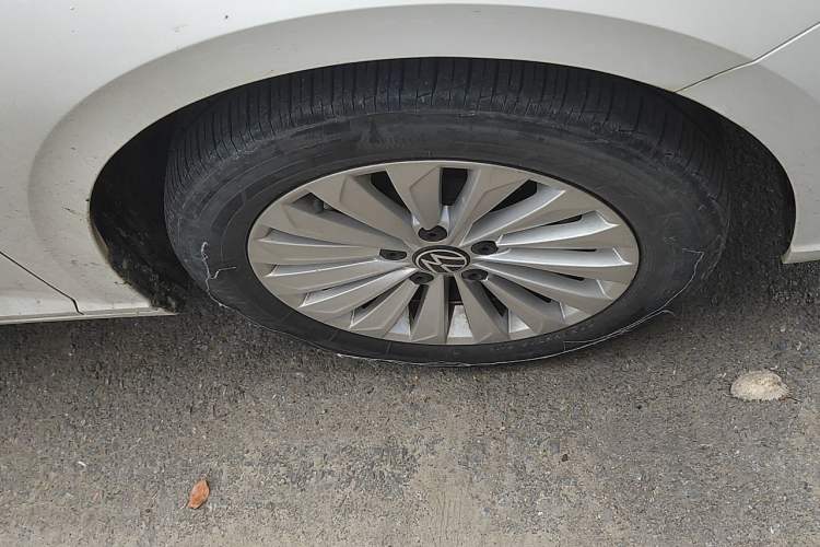 Used Volkswagen Lavida 2022 280TSI DSG Comfort Edition Right Front Wheel Hub