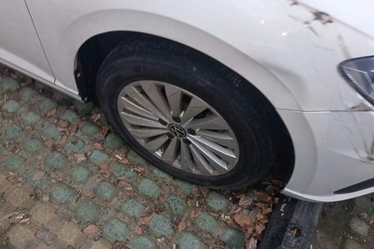 Used Volkswagen Lavida 2022 280TSI DSG Comfort Edition Right Front Wheel Hub