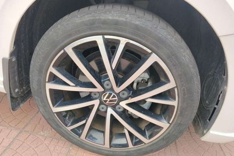 Used Volkswagen Lavida 2022 280TSI DSG Luxury Edition Right Front Wheel Hub