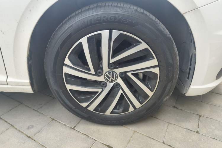 Used Volkswagen Lavida 2022 1.5L Automatic Comfort Edition Right Front Wheel Hub