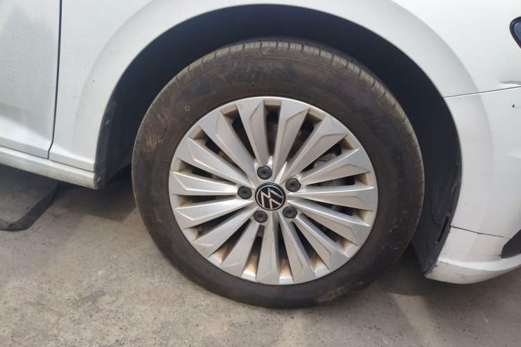 Used Volkswagen Lavida 2022 280TSI DSG Comfort Edition Right Front Wheel Hub
