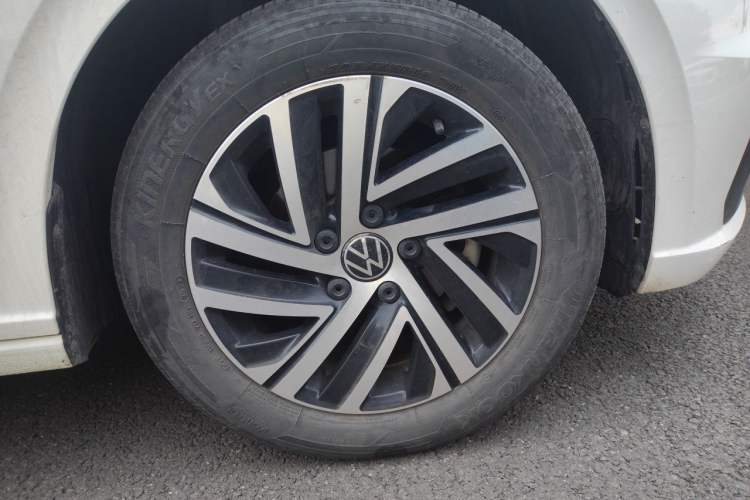 Used Volkswagen Lavida 2022 1.5L Automatic Comfort Edition Right Front Wheel Hub