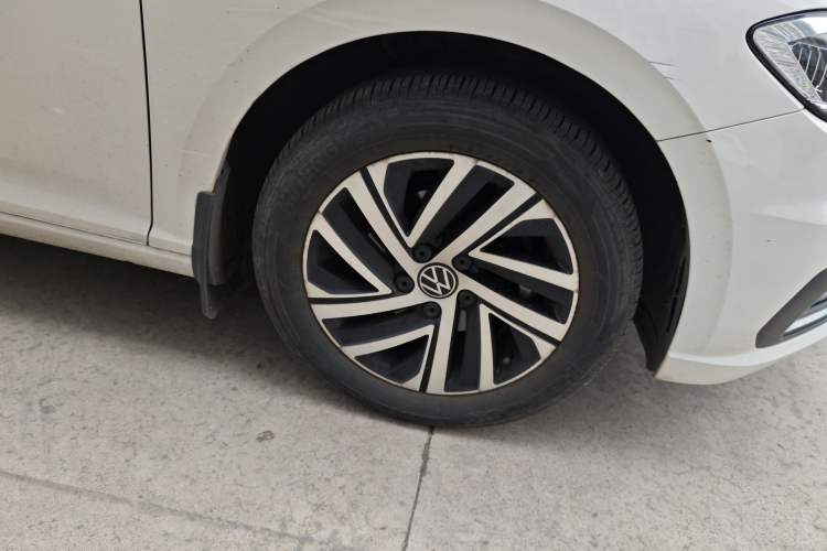 Used Volkswagen Lavida 2022 1.5L Automatic Comfort Edition Right Front Wheel Hub