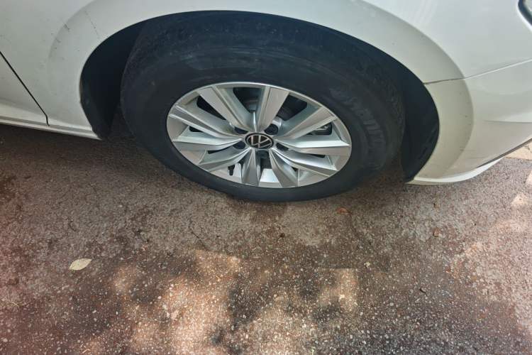 Used Volkswagen Lavida 2022 1.5L Automatic Fashion Edition Right Front Wheel Hub