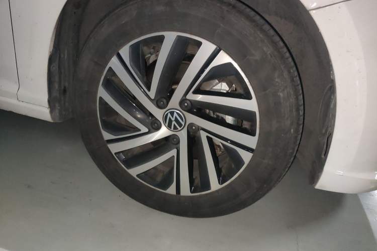 Used Volkswagen Lavida 2022 280TSI DSG Comfort Edition Right Front Wheel Hub