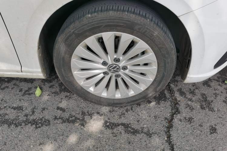 Used Volkswagen Lavida 2022 280TSI DSG Comfort Edition Right Front Wheel Hub