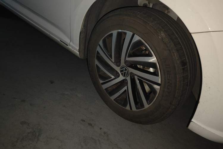 Used Volkswagen Lavida 2022 280TSI DSG Comfort Edition Right Front Wheel Hub