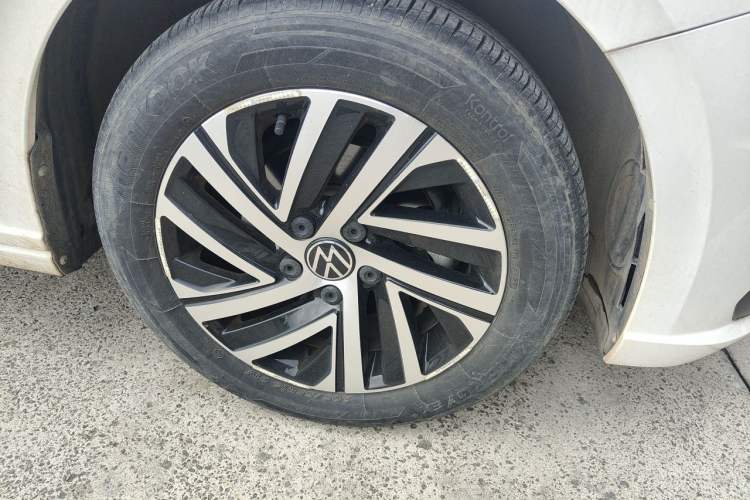 Used Volkswagen Lavida 2022 1.5L Manual Comfort Edition Right Front Wheel Hub