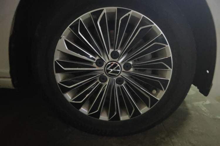 Used Volkswagen Lavida 2022 280TSI DSG Comfort Edition Right Front Wheel Hub