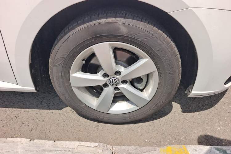 Used Volkswagen Lavida 2022 1.5L Automatic Fashion Edition Right Front Wheel Hub
