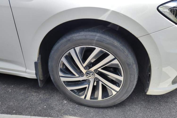 Used Volkswagen Lavida 2022 1.5L Automatic Vision Edition Right Front Wheel Hub