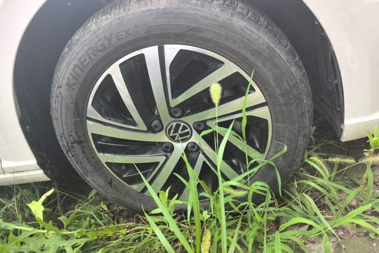 Used Volkswagen Lavida 2022 280TSI DSG Comfort Edition Right Front Wheel Hub