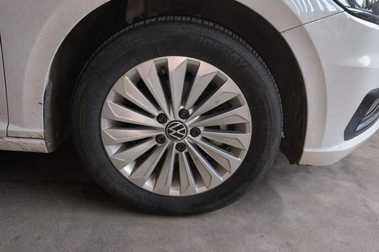 Used Volkswagen Lavida 2022 1.5L Automatic Comfort Edition Right Front Wheel Hub
