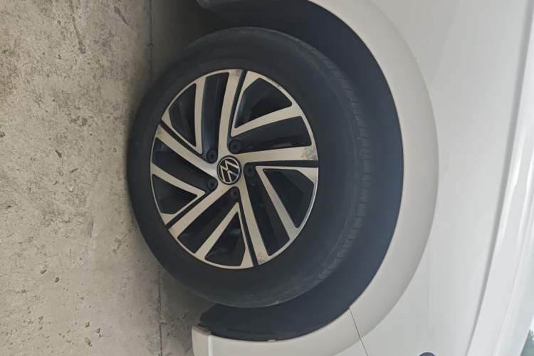 Used Volkswagen Lavida 2022 280TSI DSG Comfort Edition Right Front Wheel Hub