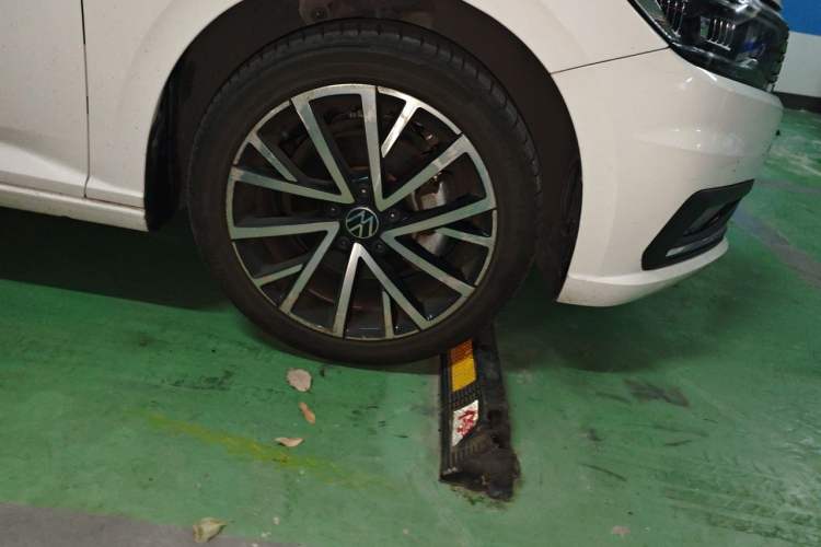 Used Volkswagen Lavida 2022 280TSI DSG Luxury Edition Right Front Wheel Hub