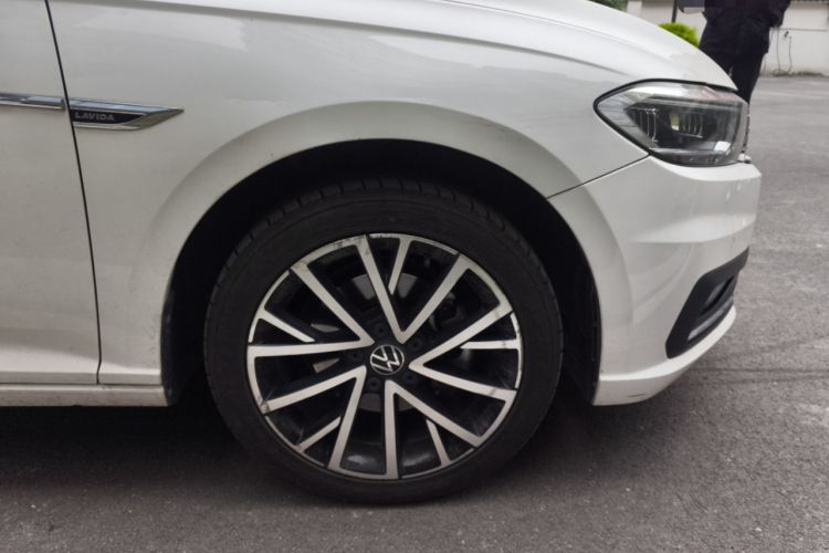 Used Volkswagen Lavida 2022 280TSI DSG Luxury Edition Right Front Wheel Hub