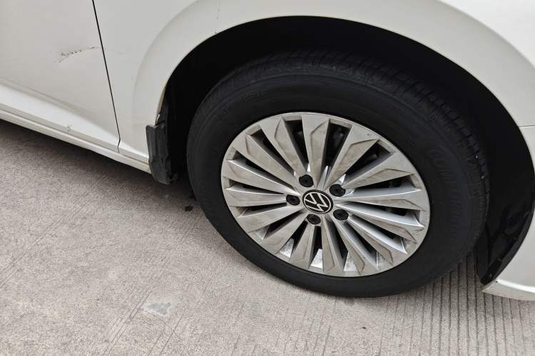 Used Volkswagen Lavida 2022 280TSI DSG Comfort Edition Right Front Wheel Hub