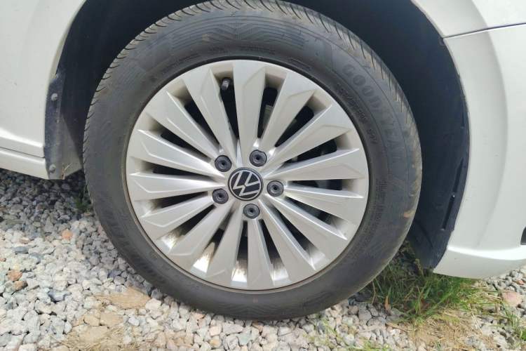 Used Volkswagen Lavida 2022 280TSI DSG Comfort Edition Right Front Wheel Hub