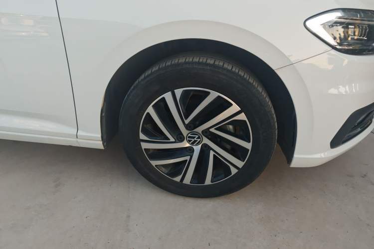 Used Volkswagen Lavida 2022 280TSI DSG Comfort Edition Right Front Wheel Hub