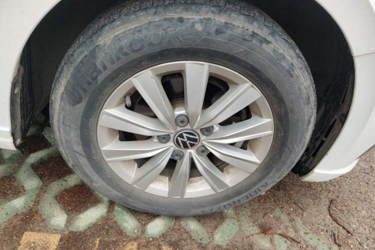 Used Volkswagen Lavida 2022 1.5L Automatic Fashion Edition Right Front Wheel Hub