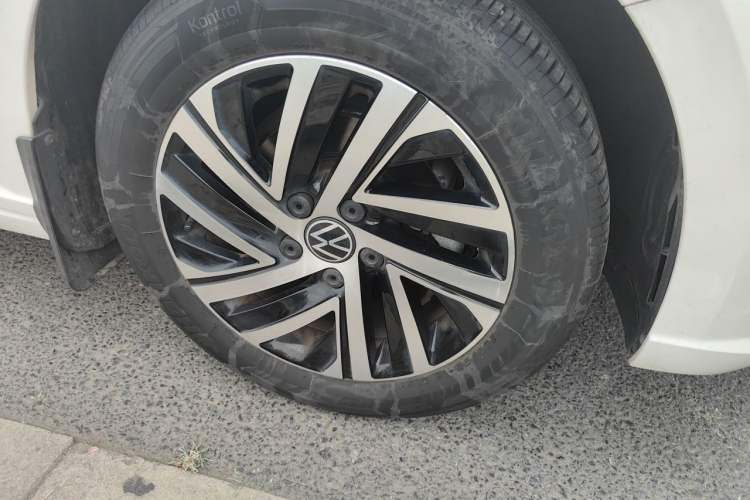 Used Volkswagen Lavida 2022 1.5L Automatic Comfort Edition Right Front Wheel Hub