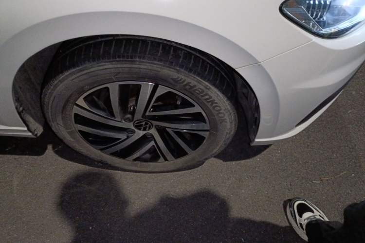 Used Volkswagen Lavida 2022 1.5L Automatic Comfort Edition Right Front Wheel Hub