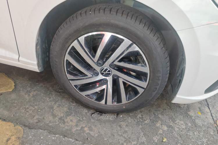 Used Volkswagen Lavida 2022 1.5L Automatic Comfort Edition Right Front Wheel Hub