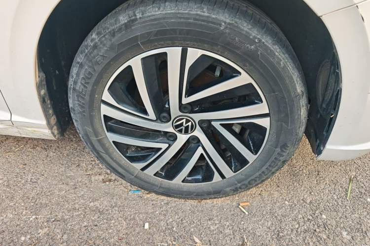 Used Volkswagen Lavida 2022 1.5L Automatic Comfort Edition Right Front Wheel Hub