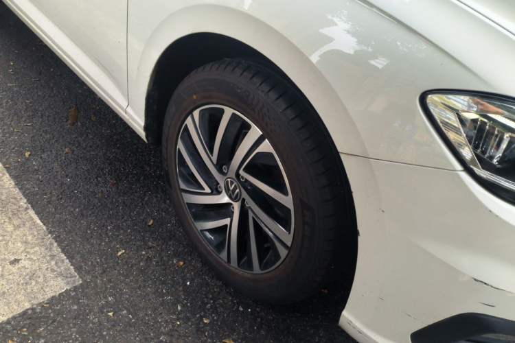 Used Volkswagen Lavida 2022 1.5L Automatic Comfort Edition Right Front Wheel Hub