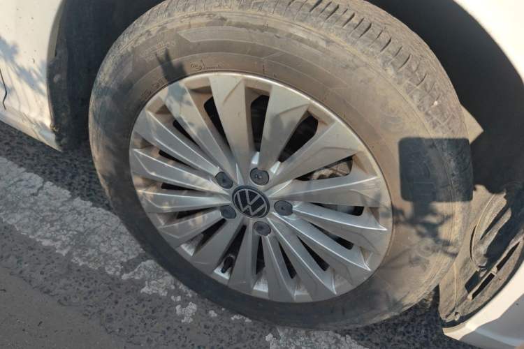 Used Volkswagen Lavida 2022 280TSI DSG Comfort Edition Right Front Wheel Hub