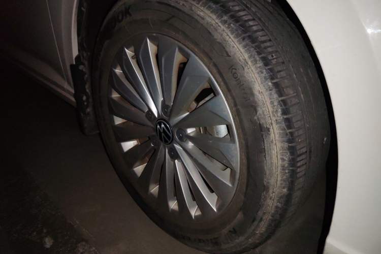 Used Volkswagen Lavida 2022 280TSI DSG Comfort Edition Right Front Wheel Hub
