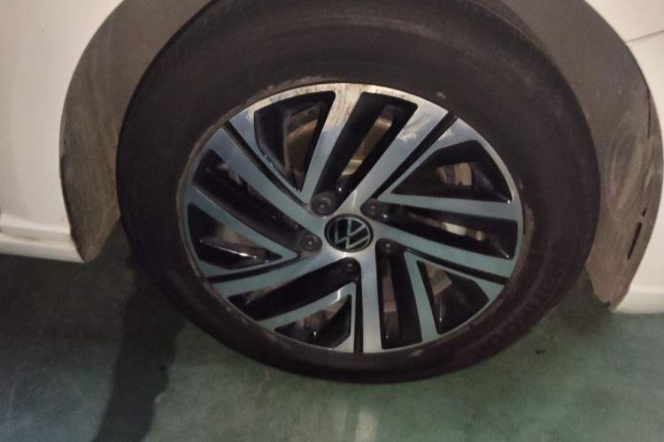 Used Volkswagen Lavida 2022 1.5L Automatic Comfort Edition Right Front Wheel Hub
