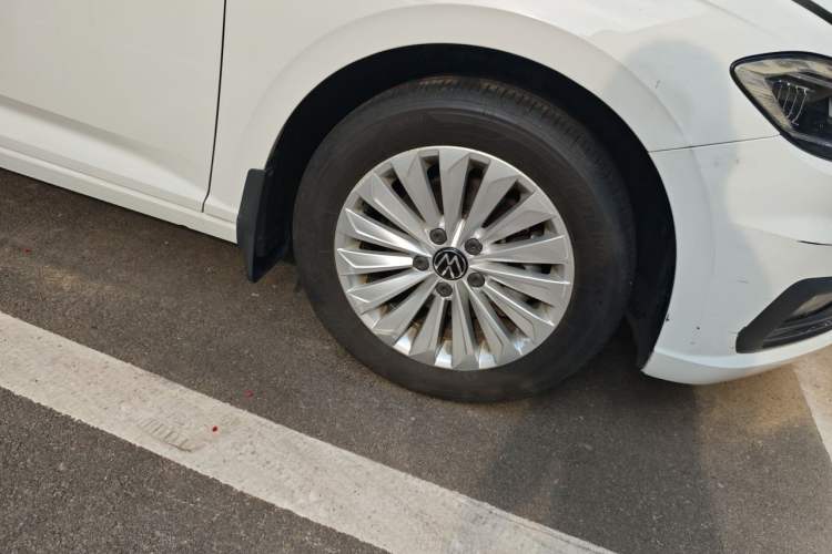 Used Volkswagen Lavida 2022 280TSI DSG Comfort Edition Right Front Wheel Hub