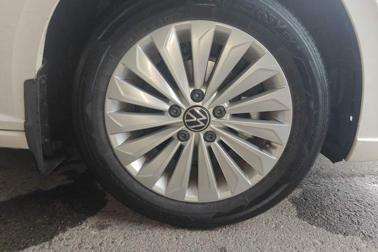 Used Volkswagen Lavida 2022 1.5L Automatic Comfort Edition Right Front Wheel Hub