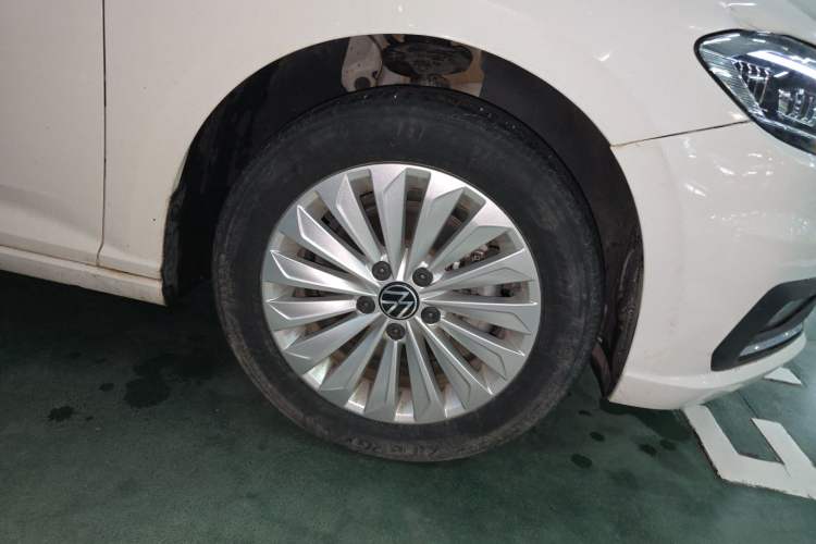 Used Volkswagen Lavida 2022 280TSI DSG Comfort Edition Right Front Wheel Hub