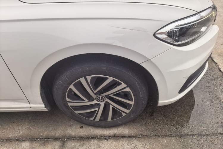 Used Volkswagen Lavida 2022 1.5L Automatic Comfort Edition Right Front Wheel Hub