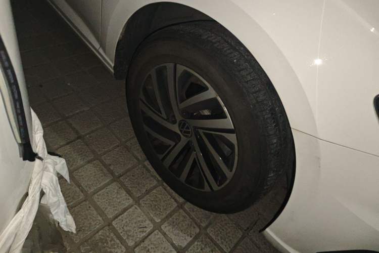 Used Volkswagen Lavida 2022 280TSI DSG Comfort Edition Right Front Wheel Hub