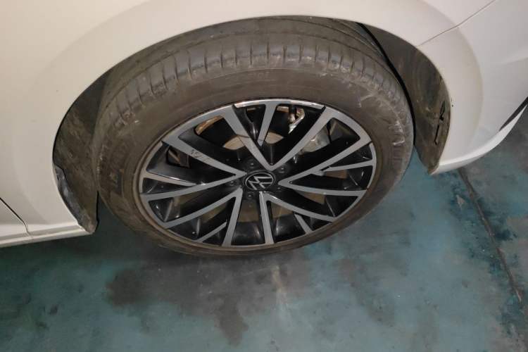 Used Volkswagen Lavida 2022 280TSI DSG Luxury Edition Right Front Wheel Hub