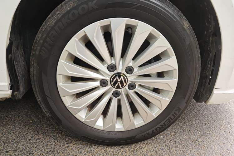 Used Volkswagen Lavida 2022 1.5L Automatic Comfort Edition Right Front Wheel Hub
