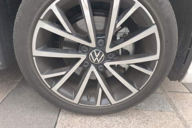 Used Volkswagen Lavida 2022 280TSI DSG Luxury Edition Right Front Wheel Hub