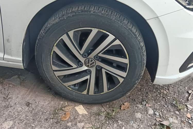 Used Volkswagen Lavida 2022 1.5L Automatic Vision Edition Right Front Wheel Hub