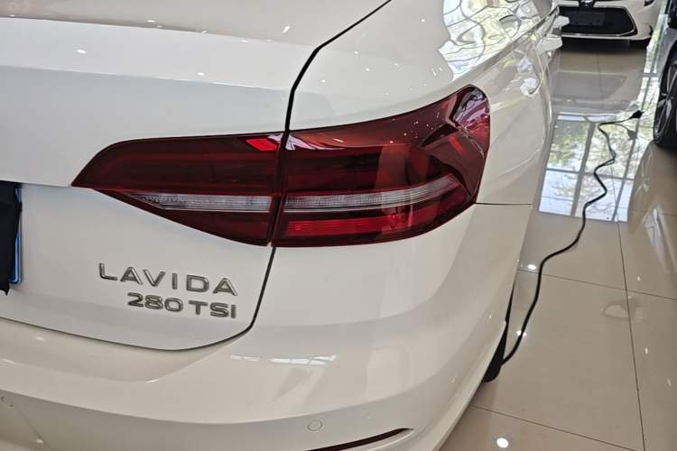 Used Volkswagen Lavida 2022 1.5L Automatic Comfort Edition Right Rear Taillight