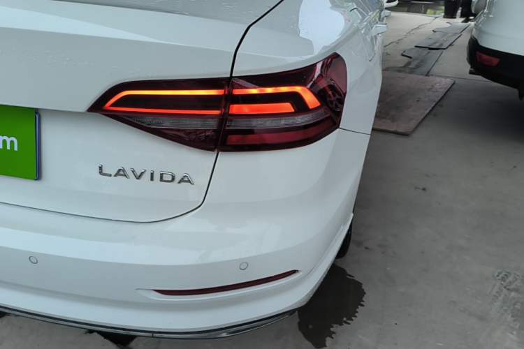 Used Volkswagen Lavida 2022 1.5L Automatic Comfort Edition Right Rear Taillight