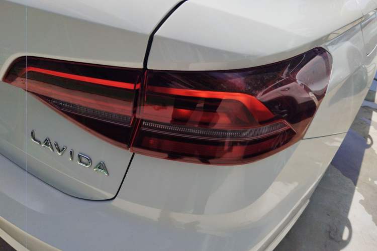 Used Volkswagen Lavida 2022 1.5L Automatic Fashion Edition Right Rear Taillight