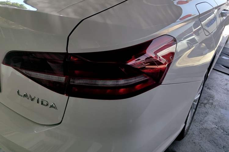 Used Volkswagen Lavida 2022 1.5L Automatic Comfort Edition Right Rear Taillight