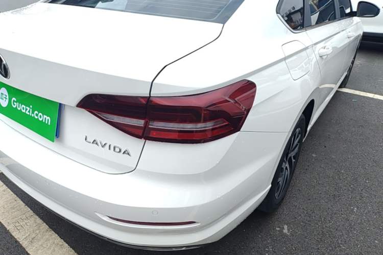Used Volkswagen Lavida 2022 1.5L Automatic Comfort Edition Right Rear Taillight