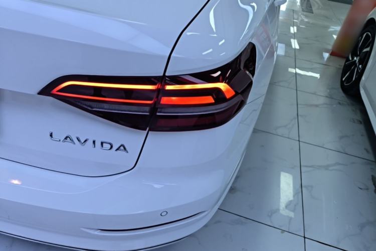 Used Volkswagen Lavida 2022 1.5L Automatic Comfort Edition Right Rear Taillight
