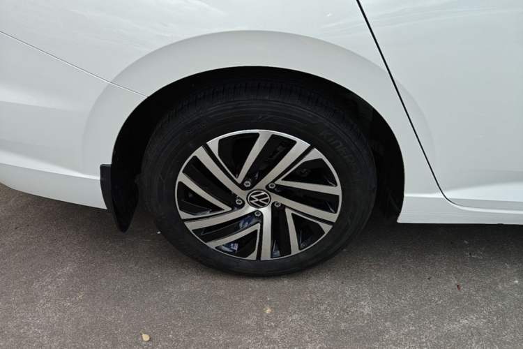 Used Volkswagen Lavida 2022 1.5L Automatic Comfort Edition Right Rear Wheel Hub