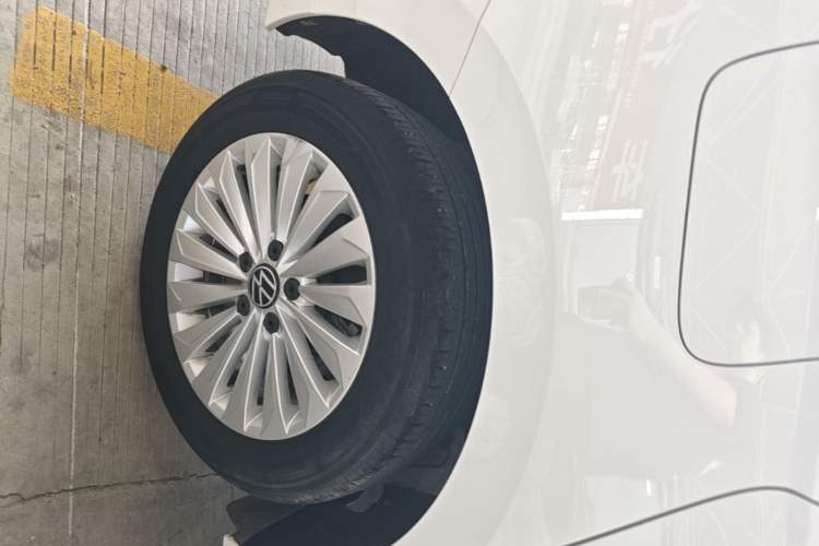 Used Volkswagen Lavida 2022 1.5L Automatic Comfort Edition Right Rear Wheel Hub