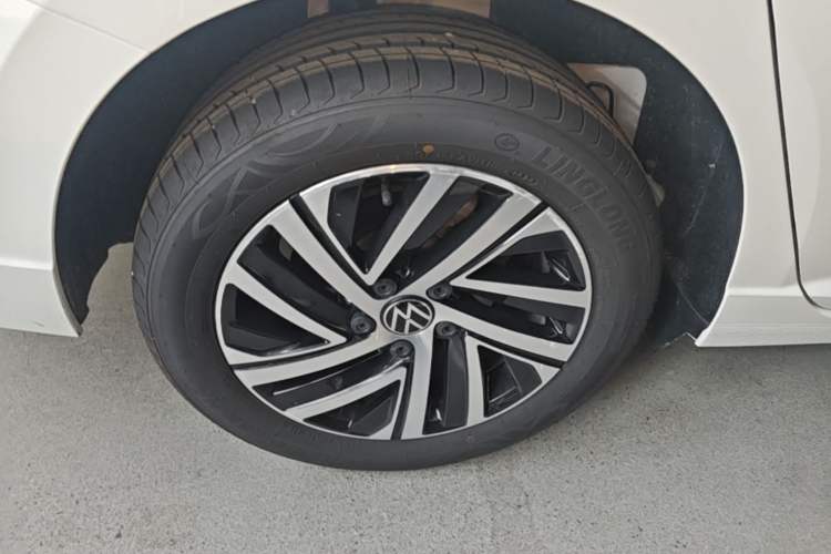 Used Volkswagen Lavida 2022 1.5L Automatic Comfort Edition Right Rear Wheel Hub
